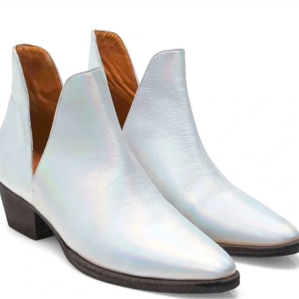 Free People Charm Double V Ankle Boots Size 8 Iridescent Holographic Leather
